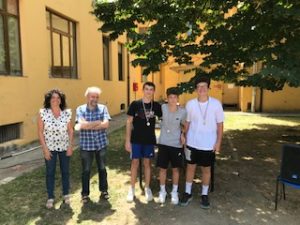 alunni premiati per la gara individuale di LANCIO DEL VORTEX categoria CADETTI